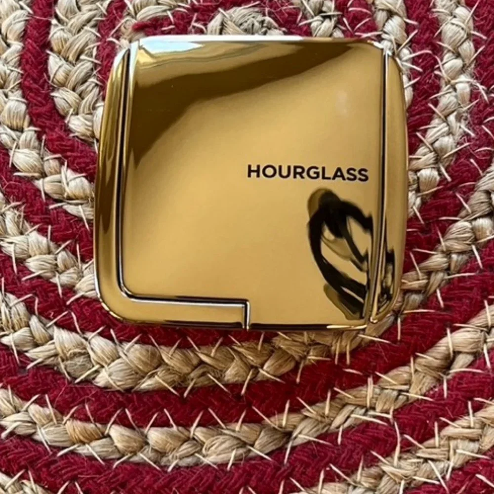 Hourglass Ambient Lighting Blush in Diffused Heat